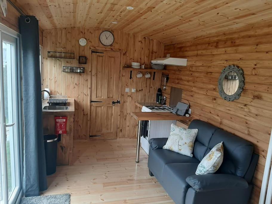 Anglesey New Modern Shepherds Hut With Spa Hot Tub Gwalchmai Екстериор снимка