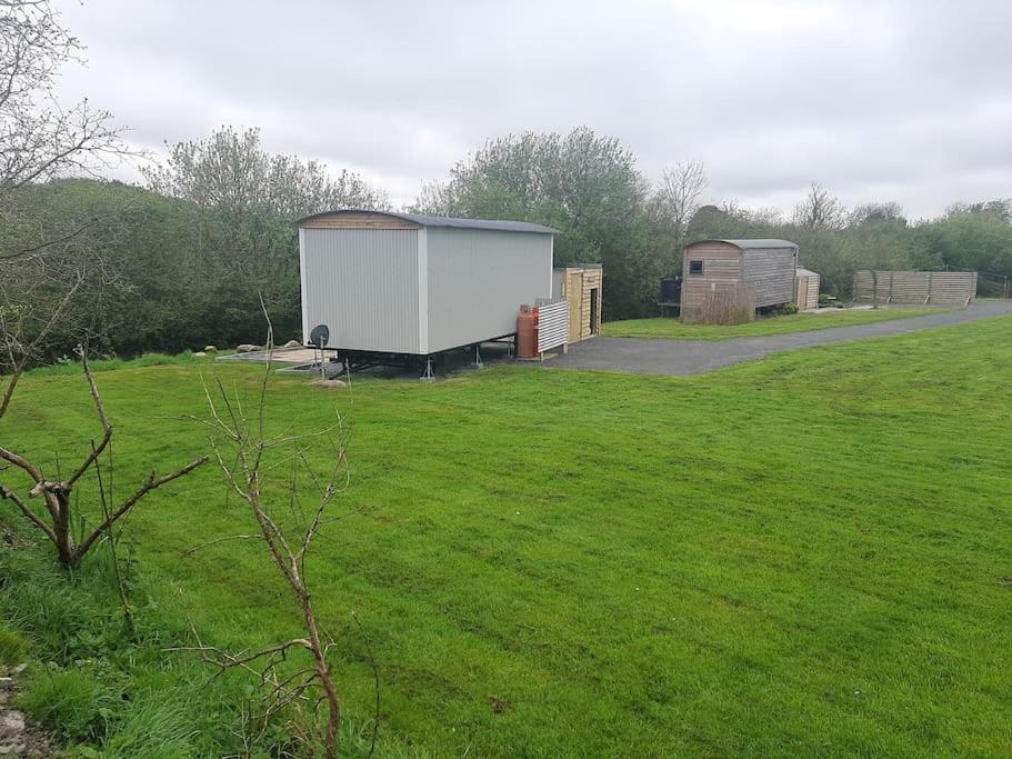 Anglesey New Modern Shepherds Hut With Spa Hot Tub Gwalchmai Екстериор снимка