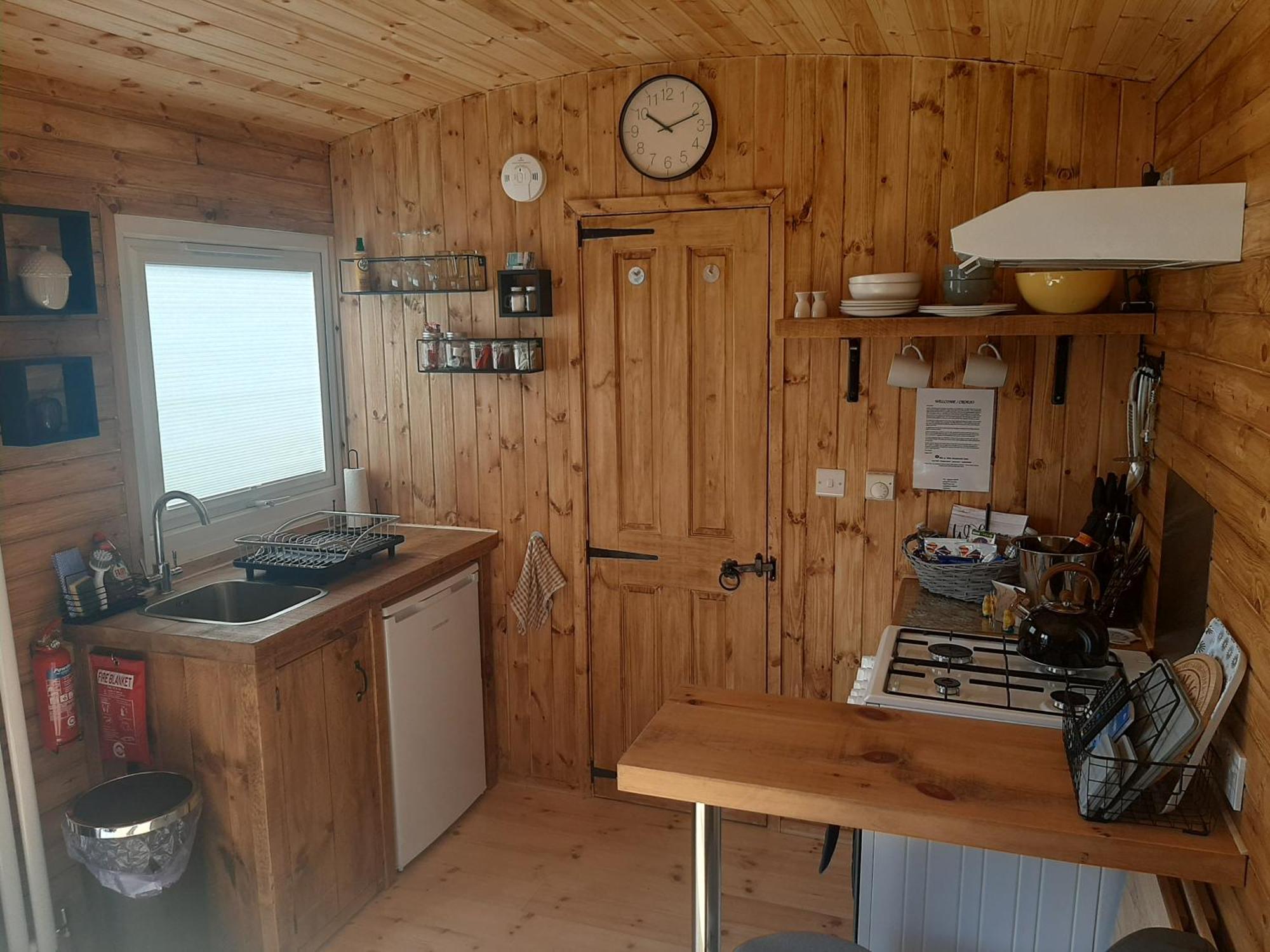 Anglesey New Modern Shepherds Hut With Spa Hot Tub Gwalchmai Екстериор снимка